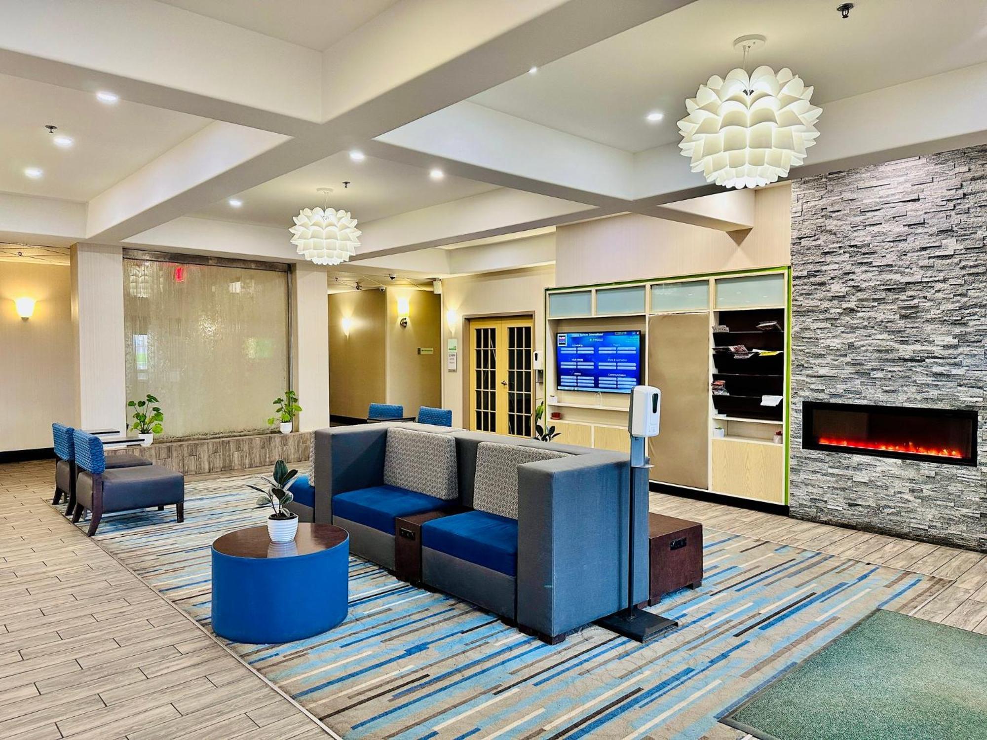 Holiday Inn Hotel & Suites Regina By Ihg Exterior photo