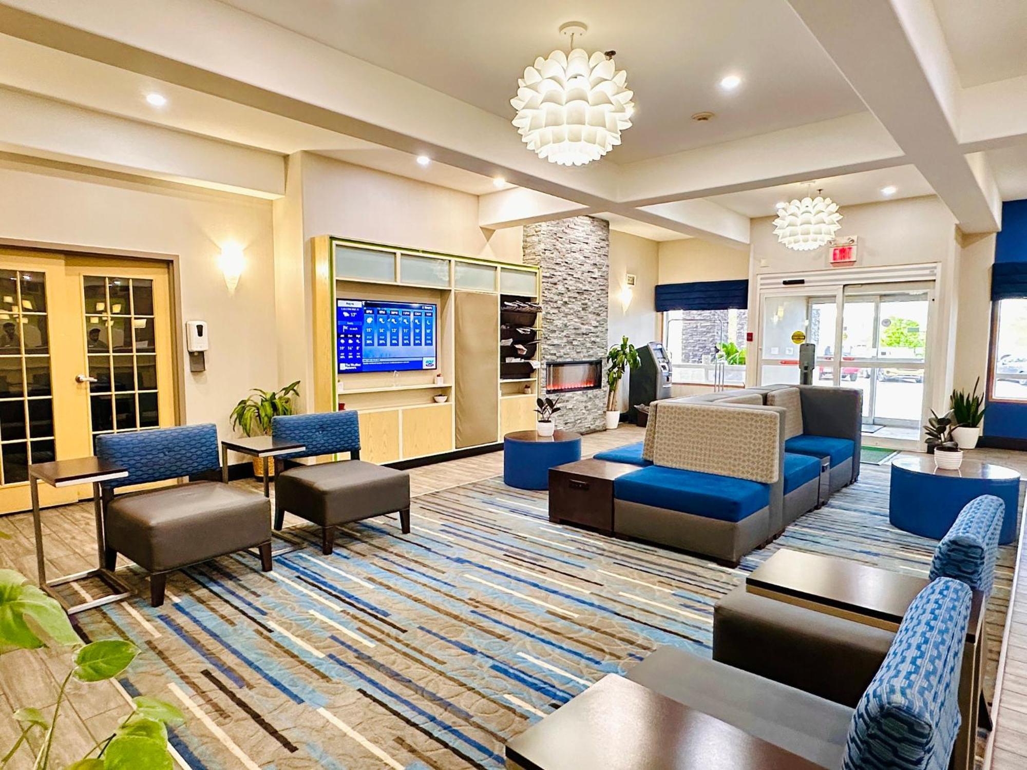 Holiday Inn Hotel & Suites Regina By Ihg Exterior photo