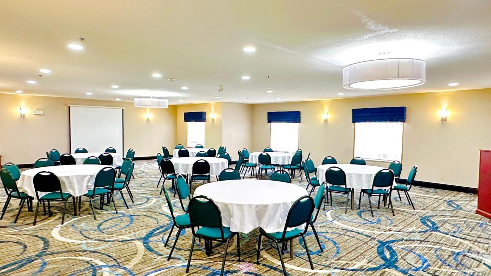 Holiday Inn Hotel & Suites Regina By Ihg Exterior photo