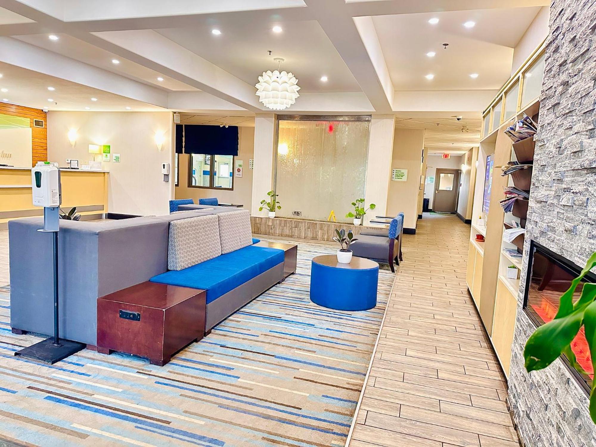 Holiday Inn Hotel & Suites Regina By Ihg Exterior photo