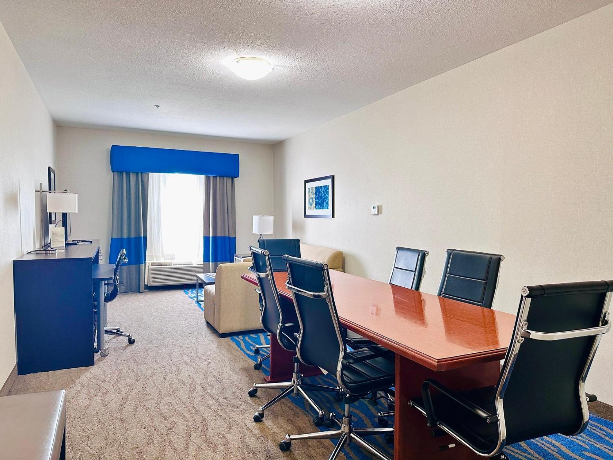 Holiday Inn Hotel & Suites Regina By Ihg Exterior photo