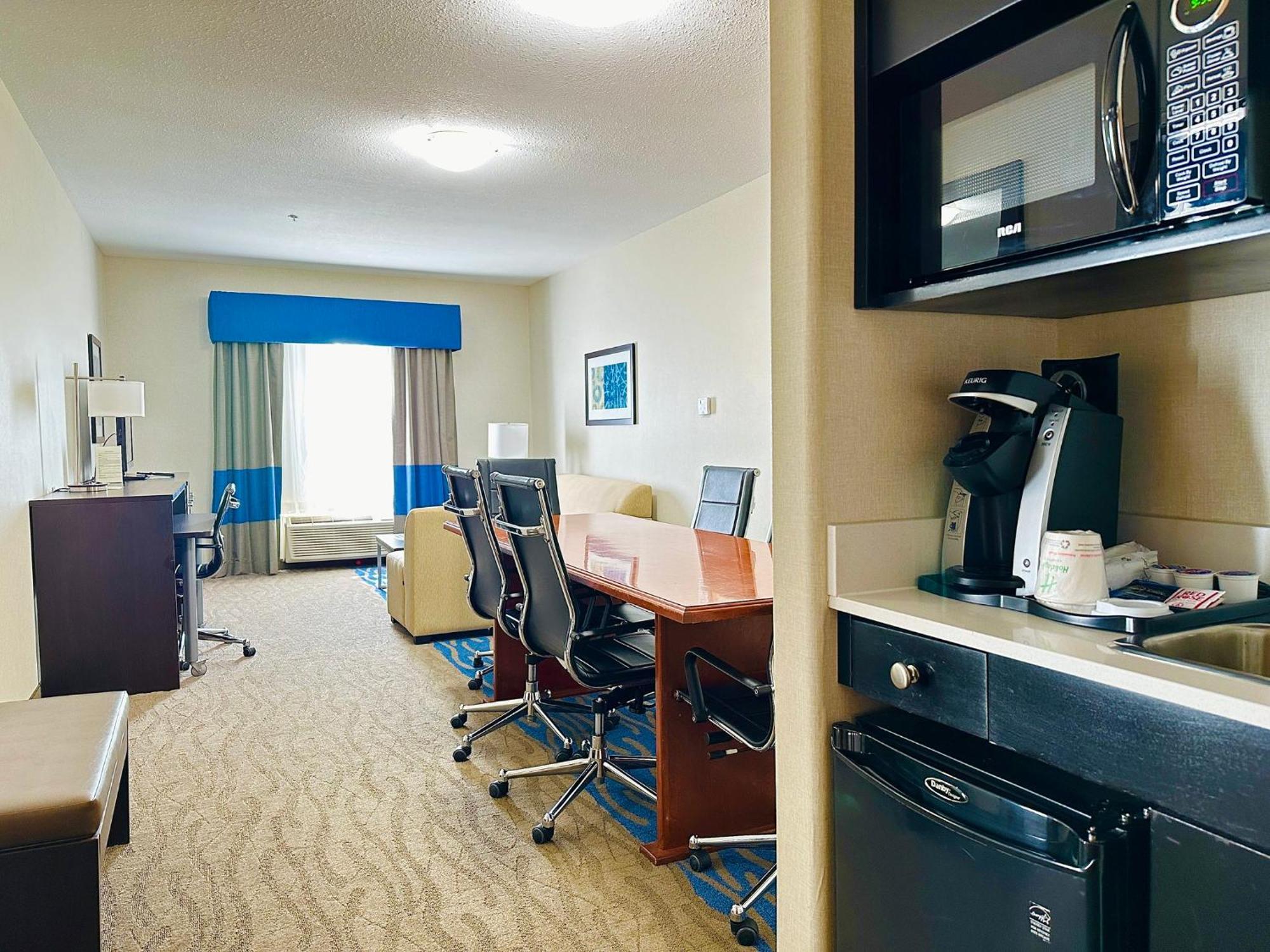 Holiday Inn Hotel & Suites Regina By Ihg Exterior photo