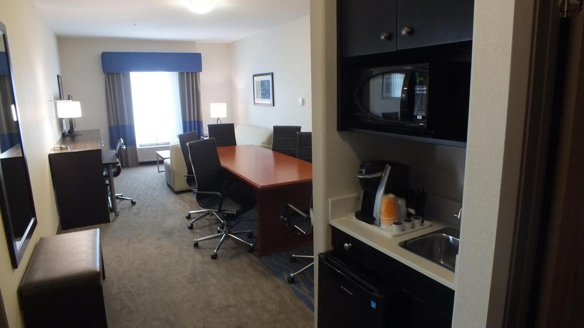Holiday Inn Hotel & Suites Regina By Ihg Exterior photo
