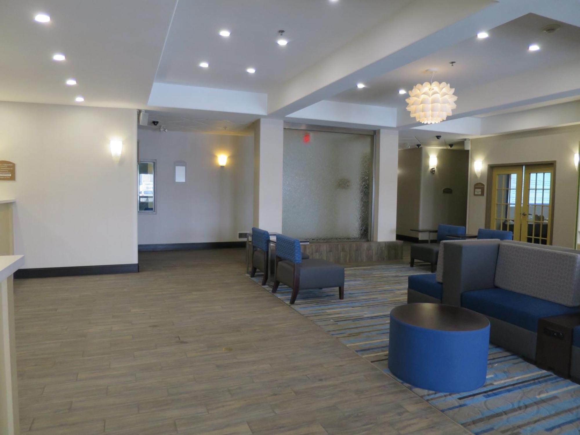 Holiday Inn Hotel & Suites Regina By Ihg Exterior photo